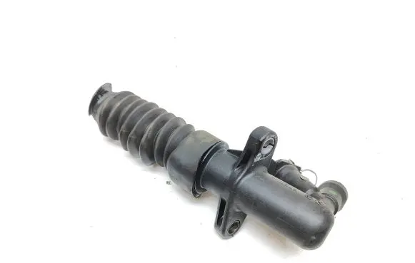 Peugeot 5008 II Clutch master cylinder 9809468580