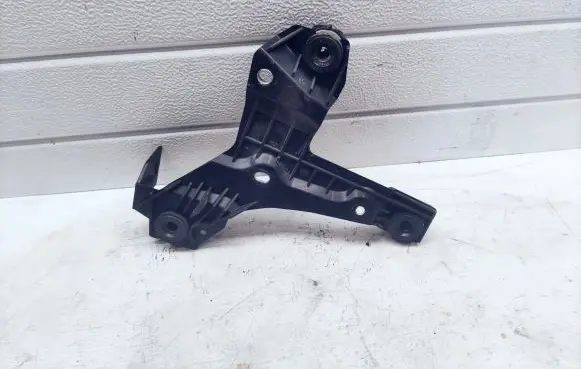 Volvo V70 Air filter cleaner box bracket assembly 30636575