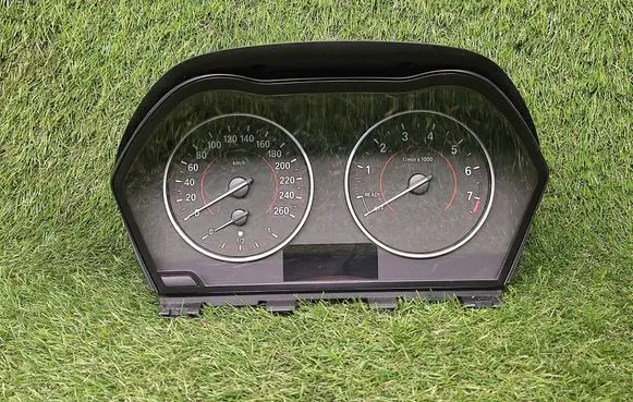 BMW 1 F20 F21 Speedometer (instrument cluster) 9277548 62109277548 17649411