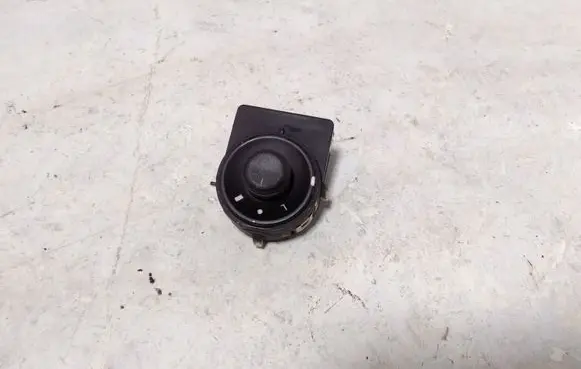 Opel Astra J Wing mirror switch 13271827 211723