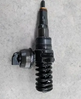 Volkswagen Golf V Fuel injector 038130073AG