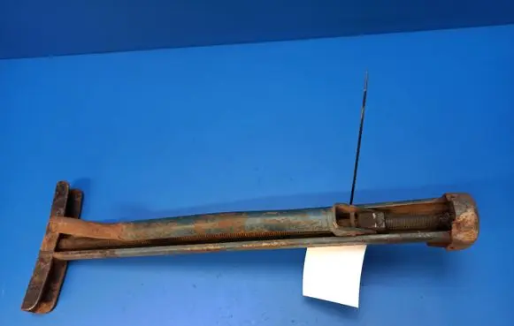 Mercedes-Benz COMPAKT W115 Lift Jack 
