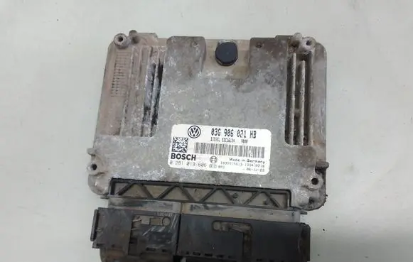 Volkswagen Golf V Engine control unit/module 03G906021HB