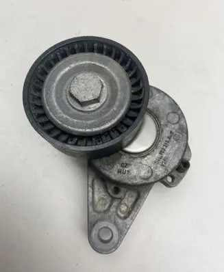Volkswagen PASSAT B8 Alternator belt tensioner 04L903315A