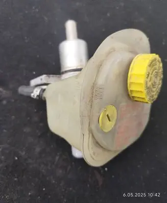 Volkswagen PASSAT B5.5 Master brake cylinder 4B0611301E 2435