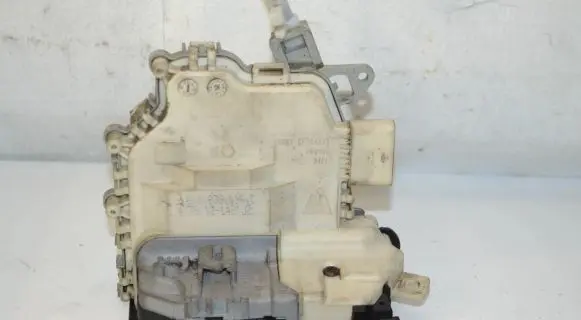 Audi A4 S4 B8 8K Rear door lock 8K0839016C
