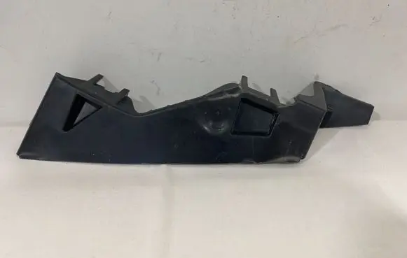 Volkswagen PASSAT B6 Front bumper mounting bracket 3C0807724