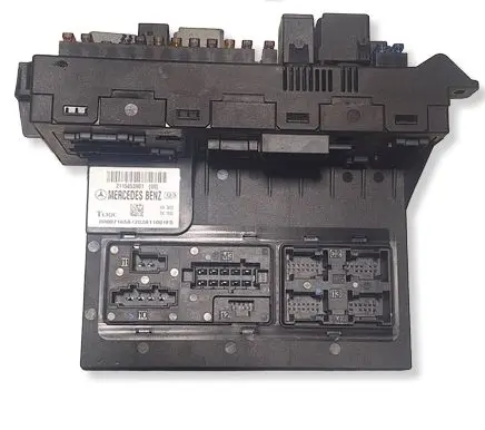 Mercedes-Benz E W211 SAM control unit 2115453901 211545390109