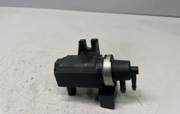 Mercedes-Benz A W169 Turbo solenoid valve A0051535528