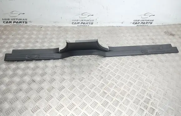 Land Rover Discovery 3 - LR3 Front sill trim cover EMH500170
