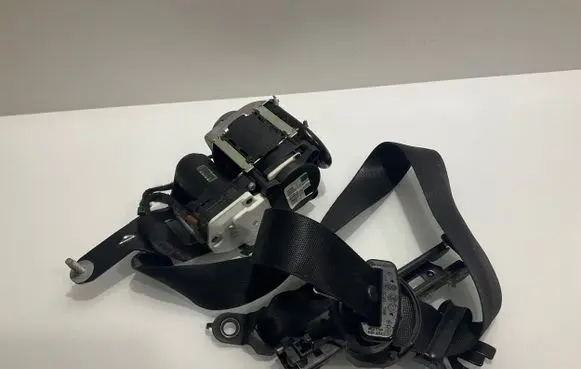 Mercedes-Benz E W212 Front seatbelt A2128600886 2128600886
