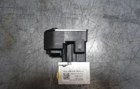 Volkswagen Golf VII Air conditioning (A/C) expansion valve 4M0816703B