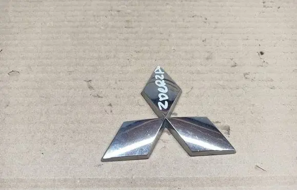 Manufacturer badge logo/emblem