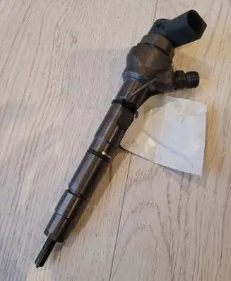 Volkswagen Golf VII Fuel injector 04L130277G