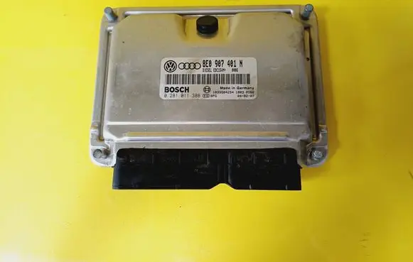 Volkswagen PASSAT B5.5 Engine control unit/module 8E0907401N 0281011386