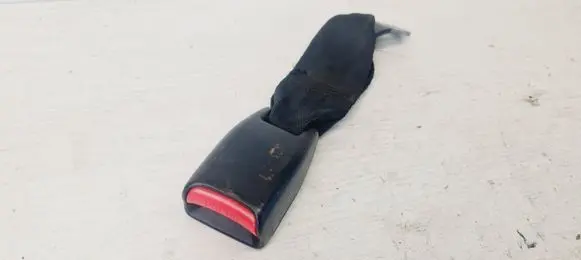 Mazda 626 Rear seatbelt buckle T2073B
