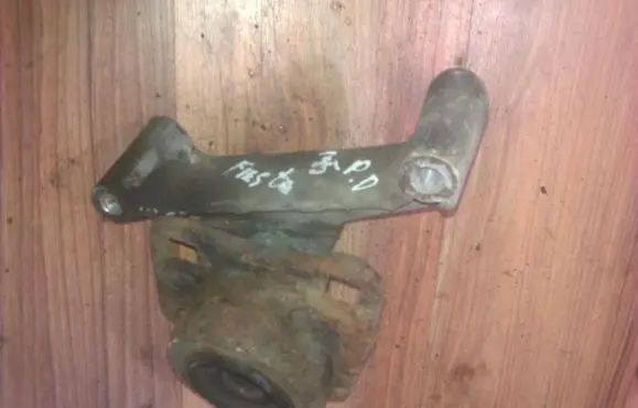 Ford Fiesta Engine mount bracket 96fb6036bj