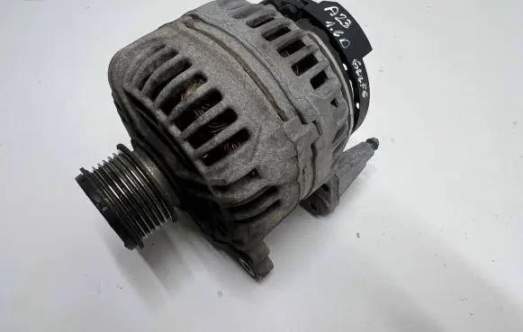 Volkswagen Golf VI Generator/alternator 03L903023 0124525187
