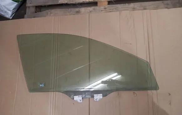 Honda Accord Front door window glass four-door 43r00035 As2