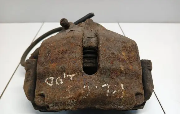 Volkswagen Golf V Front brake caliper