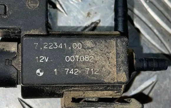 BMW 5 E39 Vacuum valve 72234100