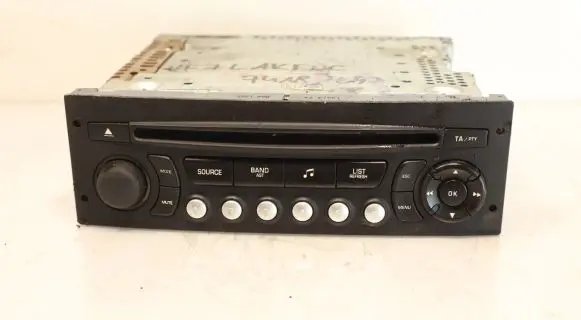 Radio/GPS head unit trim
