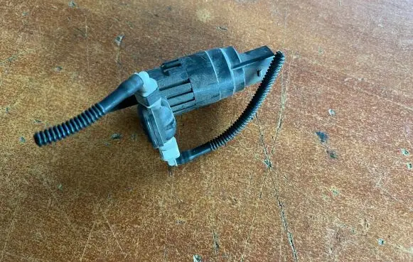 Volkswagen Caddy Windscreen/windshield washer pump