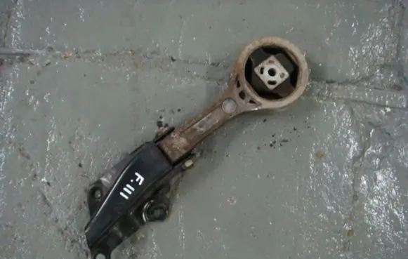 Skoda Fabia Mk3 (NJ) Engine mount bracket