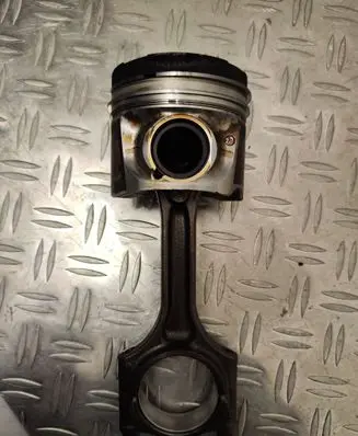 Volvo XC60 Piston with connecting rod 81l123
