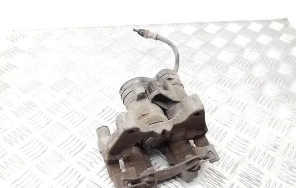 Volkswagen PASSAT B8 Rear brake caliper 3Q0615406