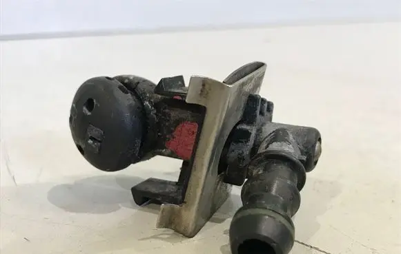 BMW X5 E53 Headlight washer spray nozzle 8252744