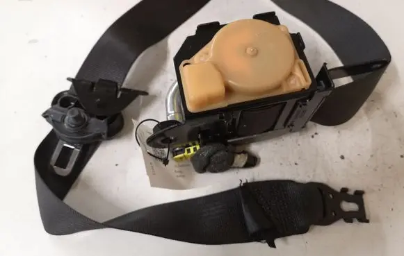 Opel Insignia A Front seatbelt 13303849