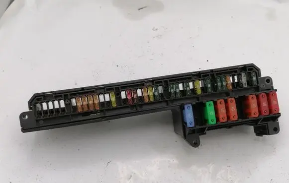 BMW 5 E60 E61 Fuse module 6957330 61146957330 6114695733002