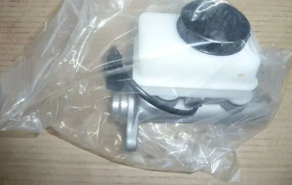 Hyundai Elantra Master brake cylinder J3100502