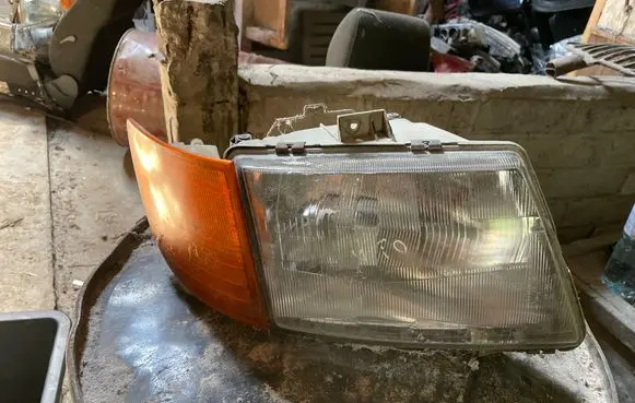 Mercedes-Benz Vito Viano W638 Headlight/headlamp 205509B