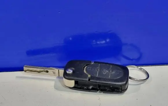 Audi A6 S6 C5 4B Ignition key/card 4D0837231A