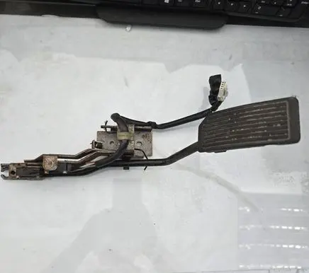 Nissan Primera Accelerator throttle pedal D2MV012C3 01A125VAC 01A30VDC