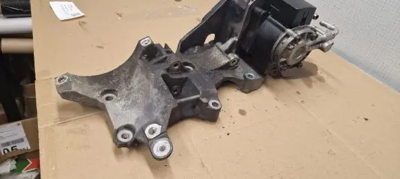 Skoda Octavia Mk2 (1Z) Fuel injection high pressure pump 03L130755E 03L903143D