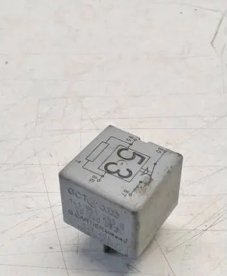 Volkswagen Golf V Other relay 141951253B 20240072