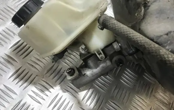 Master brake cylinder