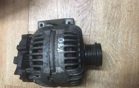 Volvo V70 Generator/alternator 30658085 0124525060