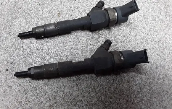 Volvo S40, V40 Fuel injector 0445110021