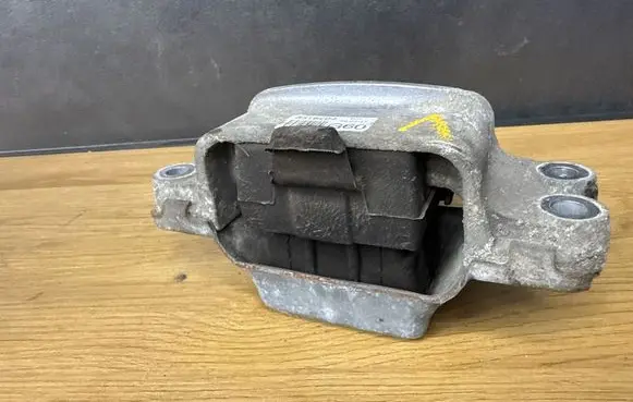Skoda Octavia Mk2 (1Z) Gearbox mount 1K0199555