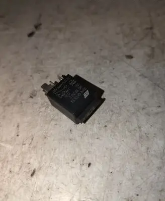 Volkswagen PASSAT CC Other relay 951253