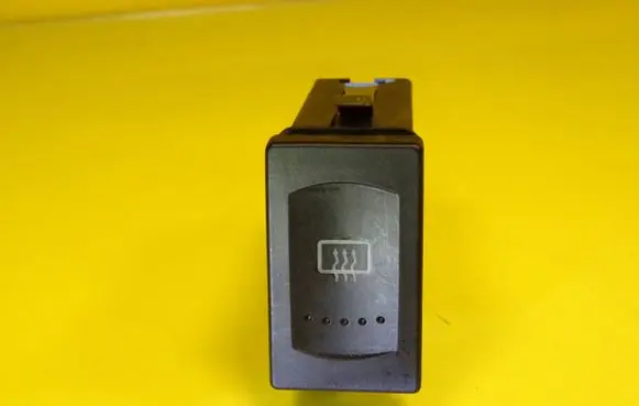 Volkswagen PASSAT B5 Windscreen/window heater switch 3B0959621B