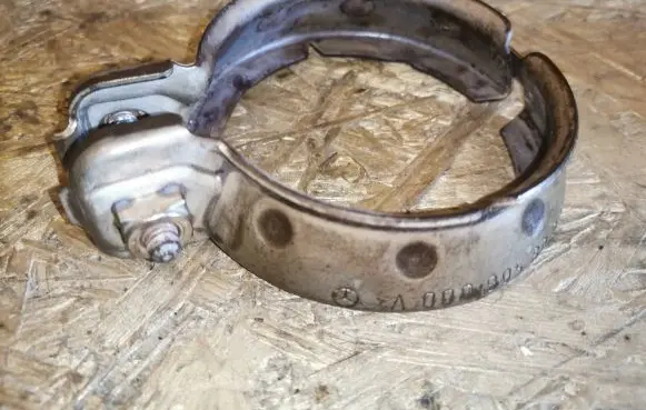 Mercedes-Benz E W213 Muffler pipe connector clamp A0009958902