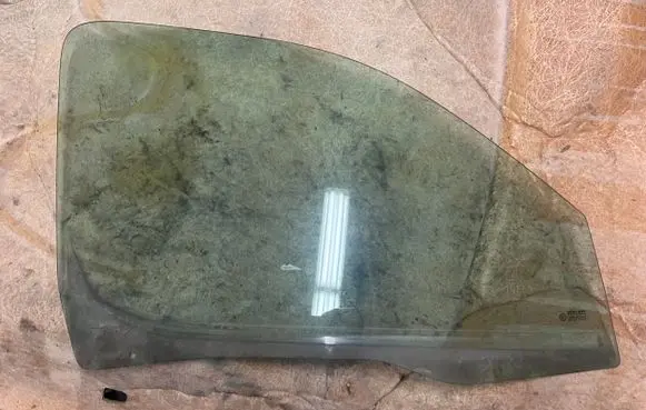 Citroen Berlingo Front door window glass four-door