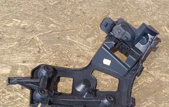 Renault Captur Rear bumper mounting bracket 852233250R