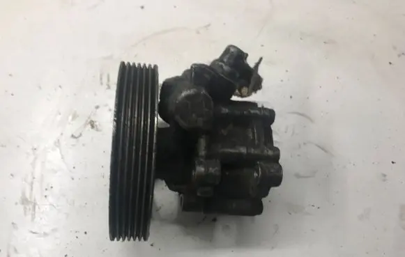 Peugeot 407 Power steering pump