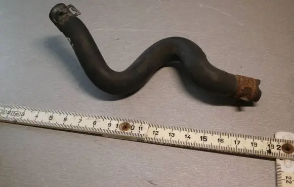 Opel Zafira B Engine coolant pipe/hose 13117575